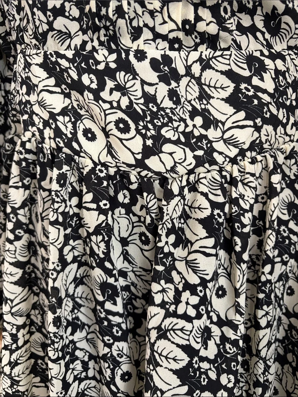 Black & Cream Floral Long-Sleeve Women's Dress with a zipper on the side